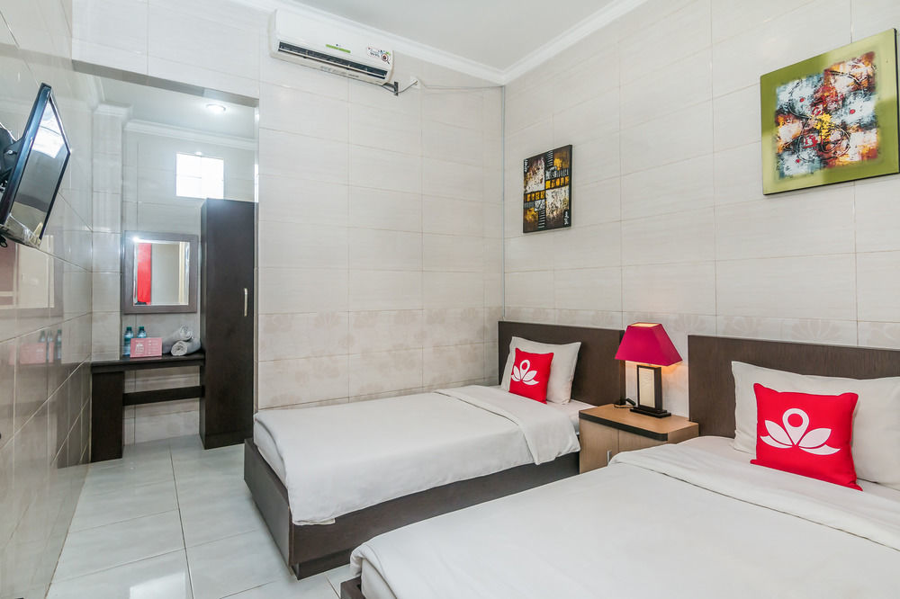 Angkul Angkul Beach Inn Kuta By Kamara Exterior photo