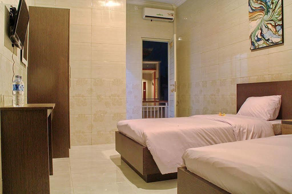 Angkul Angkul Beach Inn Kuta By Kamara Exterior photo